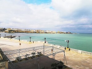 Hus - 2 soveværelser - balkon - byudsigt | Strand-/havudsigt