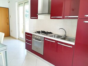 Casa, 3 camere da letto, vista giardino | Cucina privata | Frigorifero, pentole/stoviglie/utensili