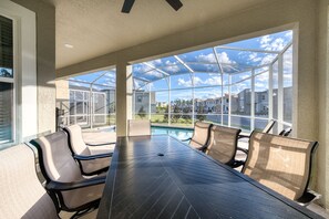 Outdoor dining - Exquisite Vacation Villa in Championsgate (Orlando)