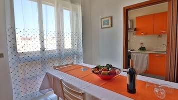Rumah, 2 kamar tidur, balkon, pemandangan kota | Tempat makan