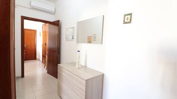 Ferienhaus, 2 Schlafzimmer, Balkon, Stadtblick | Innenbereich