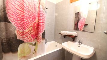 House, 2 Bedrooms, Balcony, City View | Bathroom