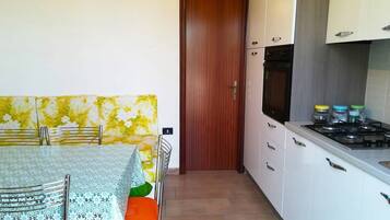 Villa, 3 Bedrooms, Garden View | Dining