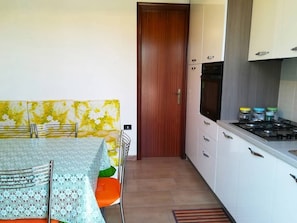 Villa, 3 Bedrooms, Garden View | Dining