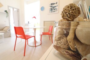 Ferienhaus, 1 Schlafzimmer, Terrasse, Stadtblick | Esszimmer