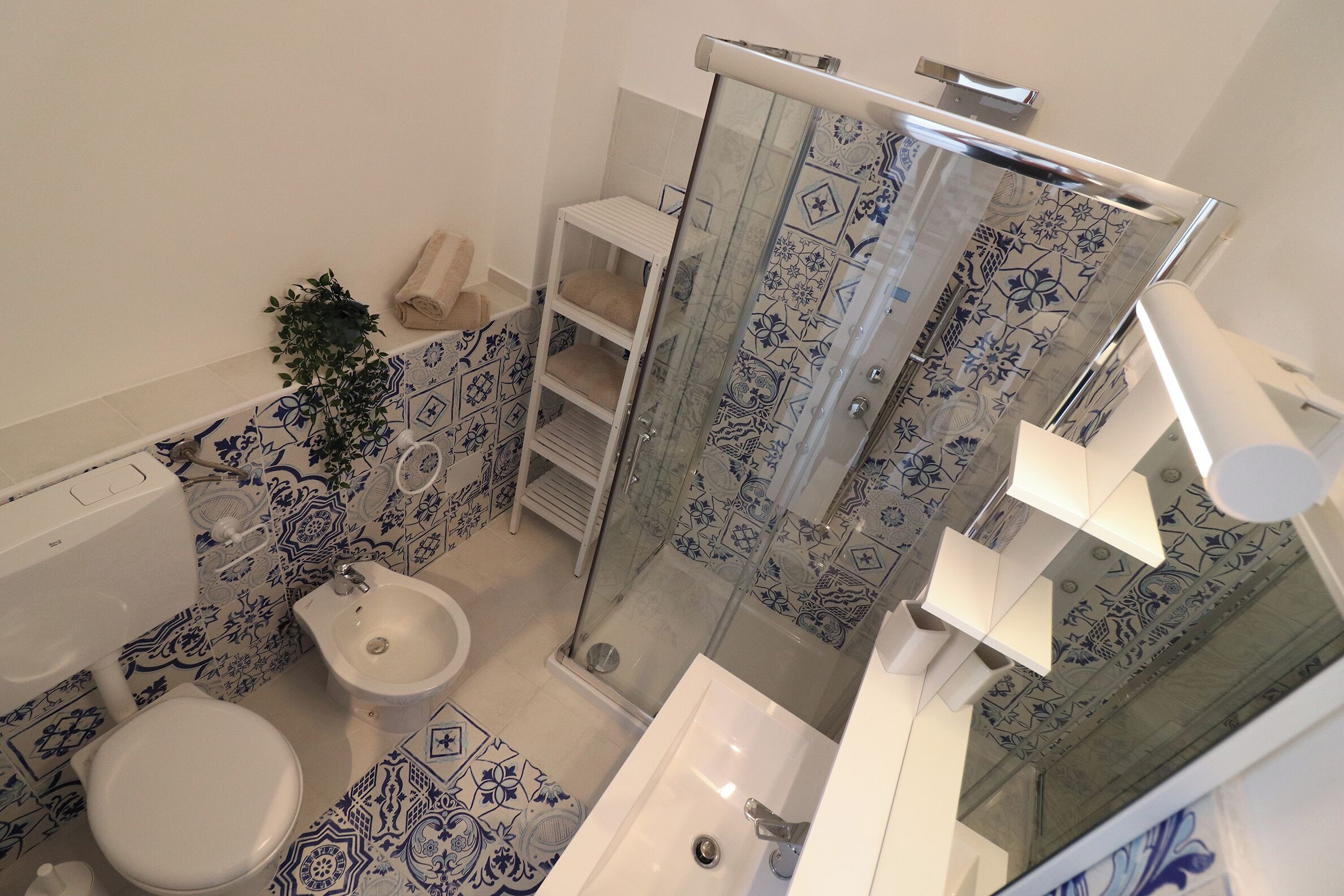Huis, 1 slaapkamer, terras, uitzicht op stad | Badkamervoorzieningen | Gratis toiletartikelen, een haardroger, een bidet