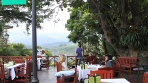Outdoor dining - Far Hills Country Hotel (Wilderness)