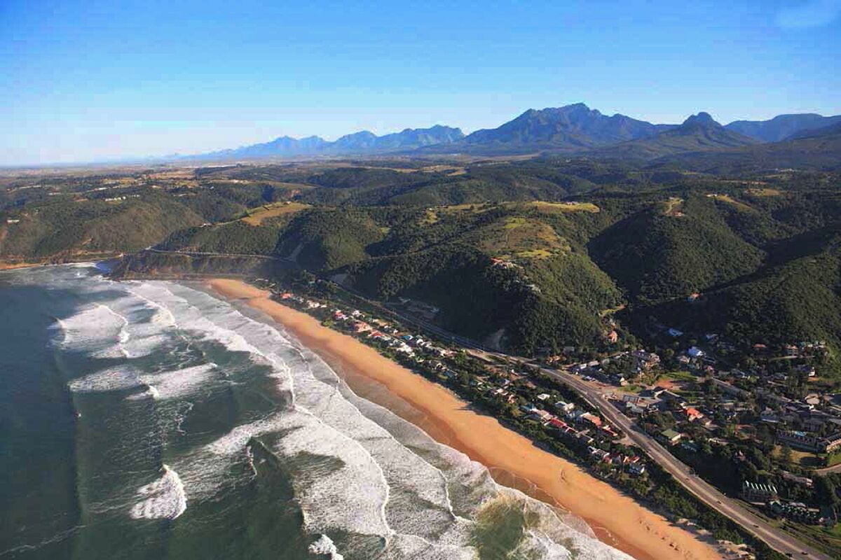 Beach nearby, white sand, beach shuttle