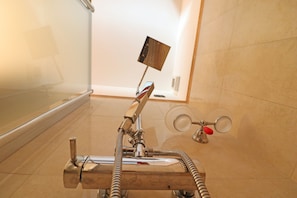 Ferienhaus, 1 Schlafzimmer, Balkon, Gartenblick | Dusche im Bad