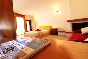 Casa, 1 camera da letto, balcone, vista giardino | 1 camera, ferro/asse da stiro