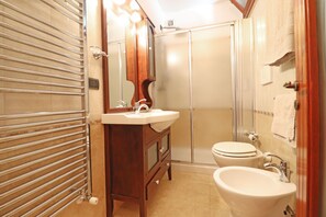 Huis, 1 slaapkamer, balkon, uitzicht op tuin | Badkamervoorzieningen | Gratis toiletartikelen, een bidet