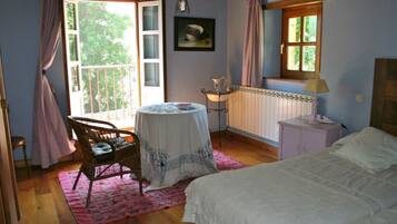 4 bedrooms, bed sheets