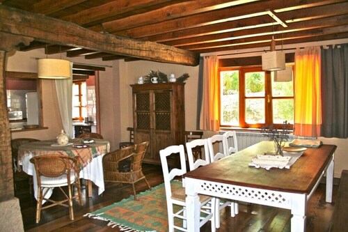 Cottage for 8 people with views of the forests and mountains in the area