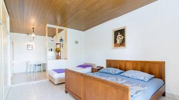 Studio (Superior Studio with Terrace) | 1 soverom, strykejern/-brett og sengetøy