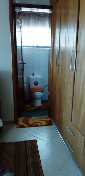 مجففات شعر، مناشف، صابون، شامبو