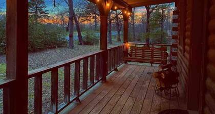 Viihtyisä mökki Bear Mountain hirsimökkeissä