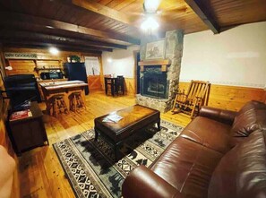 TV, fireplace - Cozy Cabin at Bear Mountain Log Cabins (Eureka Springs)