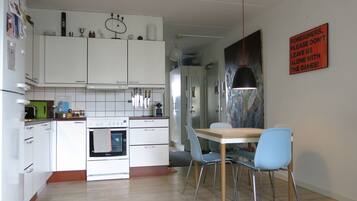 Classic Apartment | Private kitchen | Full-size fridge, microwave, stovetop, dishwasher
