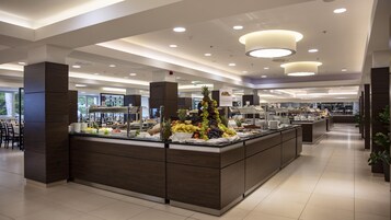 Daily continental breakfast (EUR 15 per person)