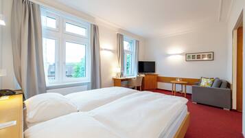 Grand Room | Individually furnished, desk, laptop workspace, blackout drapes