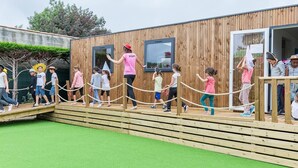 Área de juegos infantiles al aire libre