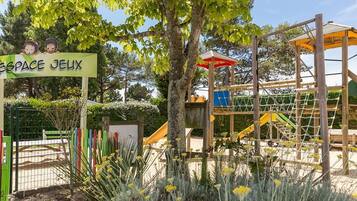Children’s play area – outdoor