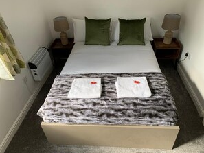 Apartment, 2 Schlafzimmer | 2 Schlafzimmer, Bügeleisen/Bügelbrett, kostenloses WLAN, Bettwäsche