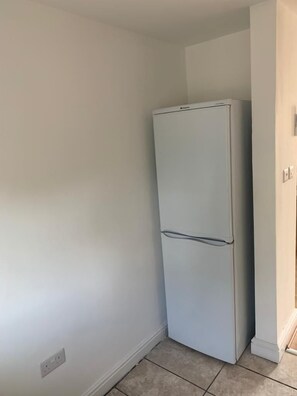 Apartment, 2 Bedrooms | Private kitchen | Fridge, microwave, oven, stovetop