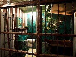 Bathroom - LOY LA Long Hotel (Bangkok)