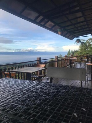 Outdoor dining - Kastuba Resort (Lembang)