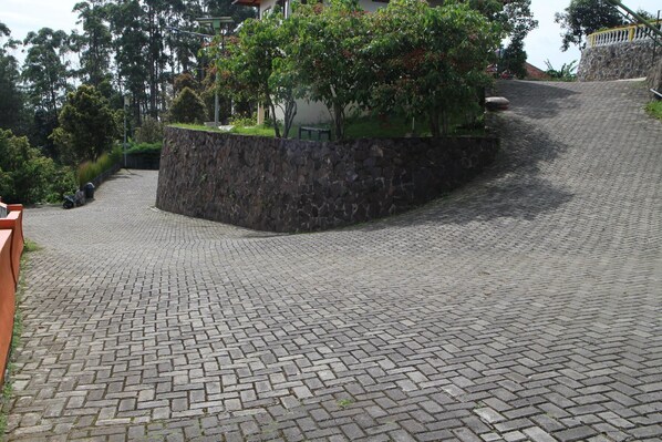 Property grounds - Kastuba Resort (Lembang)