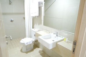 Bathroom - Yokotel Hotel (Bandung)