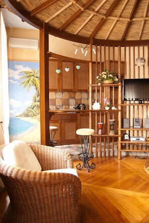 Luxury Studio Suite (Malu) | Living area - Sonya Hotel (Kyiv)