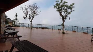 Tempat makan luar