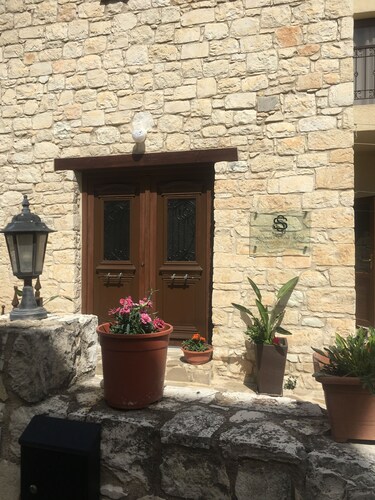 SALAMIOU STONE HOUSE