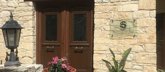 SALAMIOU STONE HOUSE