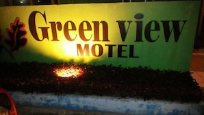 A sign for the Green View Motel with a leaf design. - Green View Motel (Kota Kinabalu)