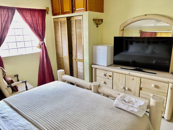 1 habitación, tabla de planchar con plancha, wifi y ropa de cama 