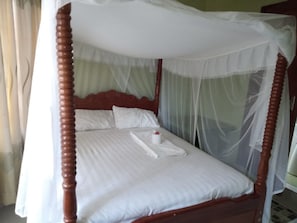 BĂŒgeleisen/BĂŒgelbrett, kostenloses WLAN, BettwĂ€sche