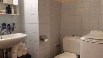 Apartment | Bathroom | Bathtub, hair dryer, towels, soap