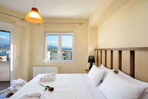 Appartamento, balcone | 1 camera, cassaforte in camera, una scrivania, insonorizzazione