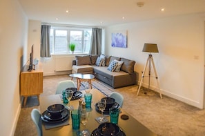 Deluxe-huoneisto (Sleeps 4) | 1 makuuhuone, yksilöllisesti sisustettu, yksilöllisesti kalustettu