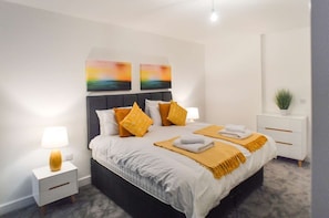 1 bedroom, individually decorated, individually furnished - Anstey Heights Apartments (Bristol)