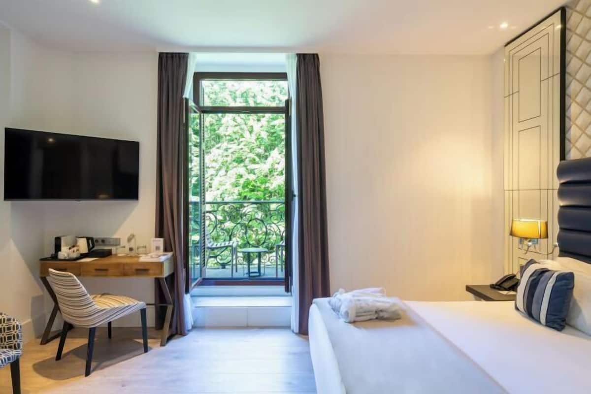 Premium bedding, down comforters, memory foam beds, minibar