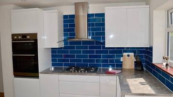 Casa, 5 camere da letto (Sleeps 10) | Cucina privata | Frigorifero con congelatore, microonde, forno, piano cottura