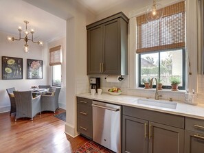 Fridge, microwave, oven, stovetop - Heated Pool Access | 5*Clean | Flex Cancelation (Savannah)