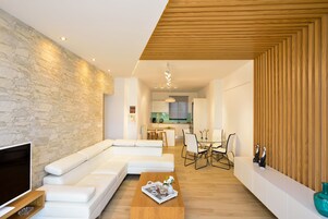 Appartement, 2 chambres, vue sur la mer | Cuisine privée | Cafetière-théière, réfrigérateur grande capacité avec congélateur