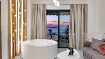 2 عدّة غرف نوم وخزنة داخل الغرفة ومكتب ومساحة عمل للكمبيوتر المحمول