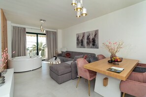 2 bedrooms, in-room safe, desk, laptop workspace - Elia Beach (Chania)