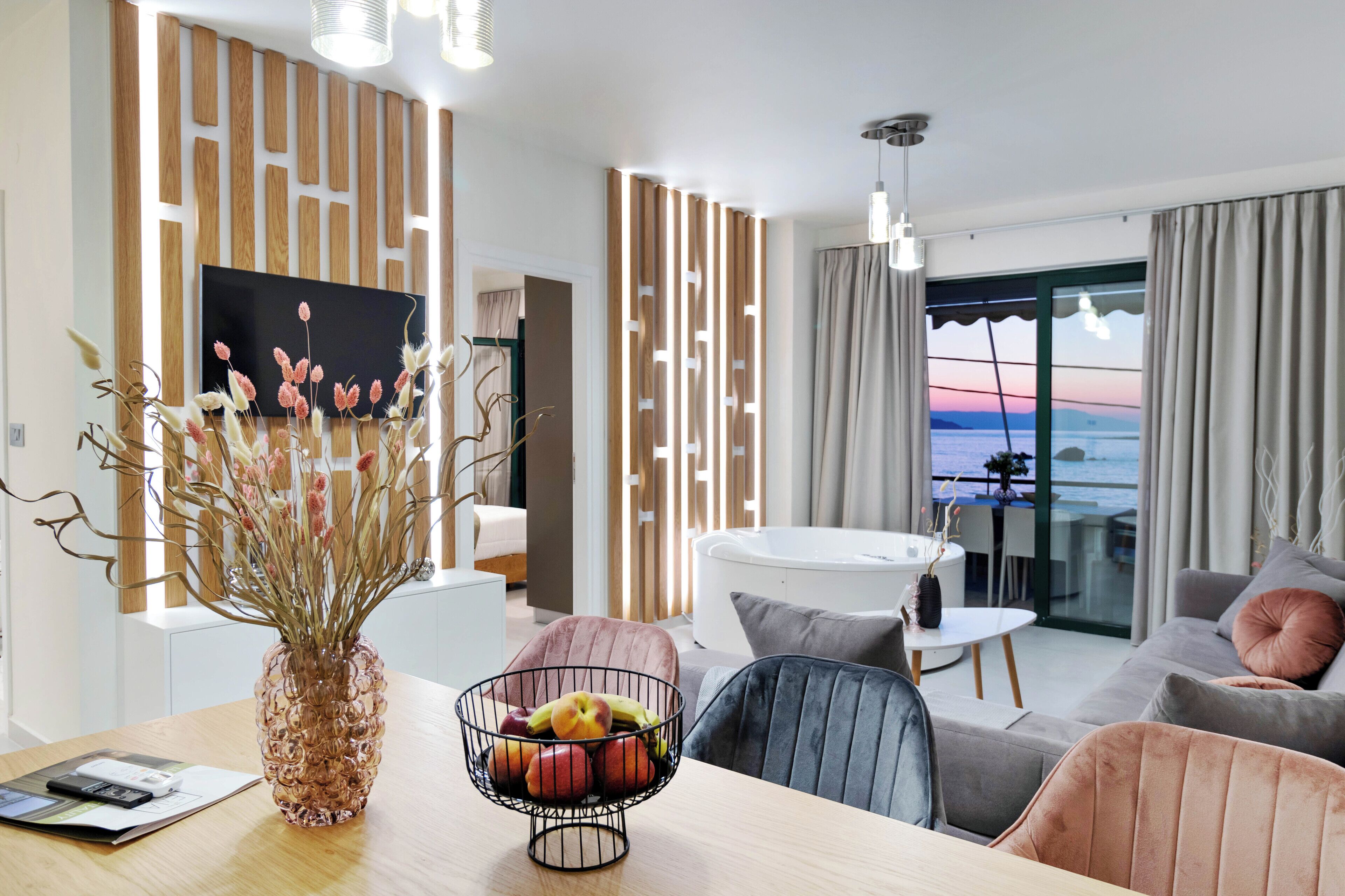 Apartamento luxo, 2 quartos, vista para o mar | 2 quartos, cofres nos quartos, escrivaninha